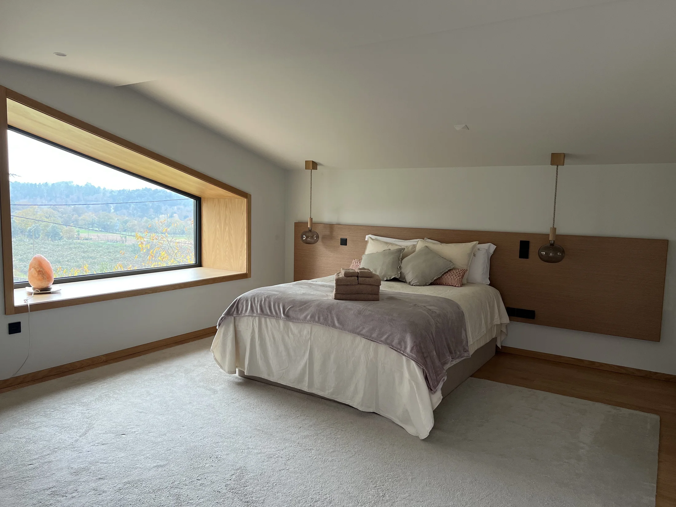 Quarto da casa T2+1 com vista para a paisagem